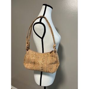 Pinky gold inflected cork shoulder bag